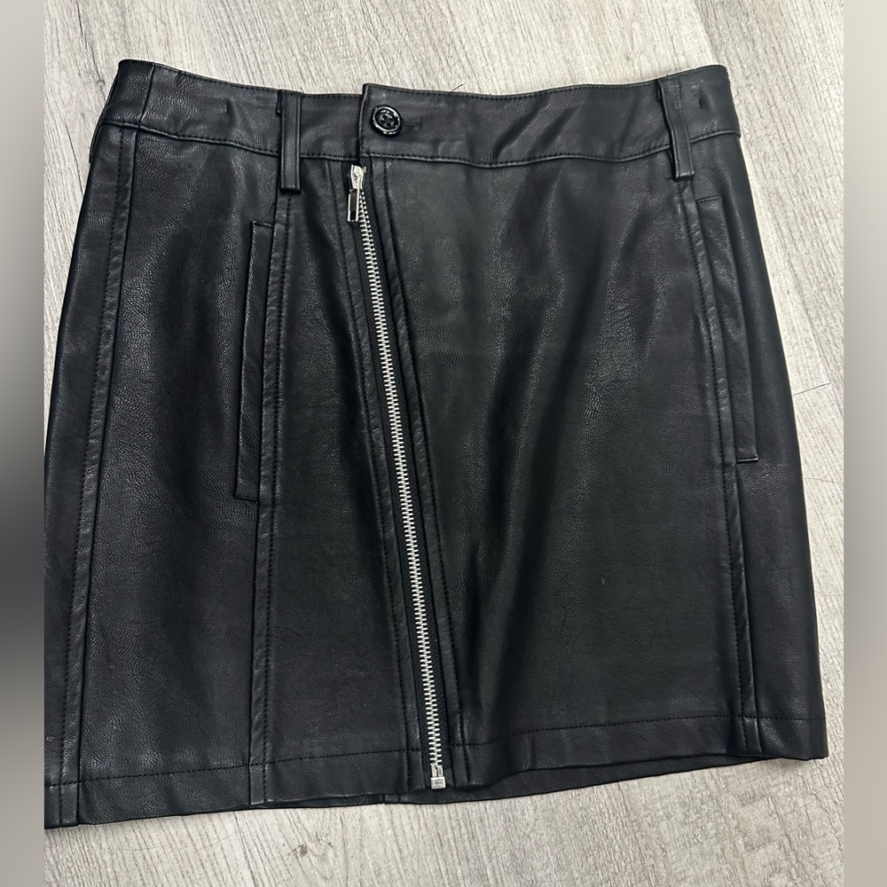 Olivaceous Faux Leather Mini Skirt – Black (Size S) - Picture 2 of 8